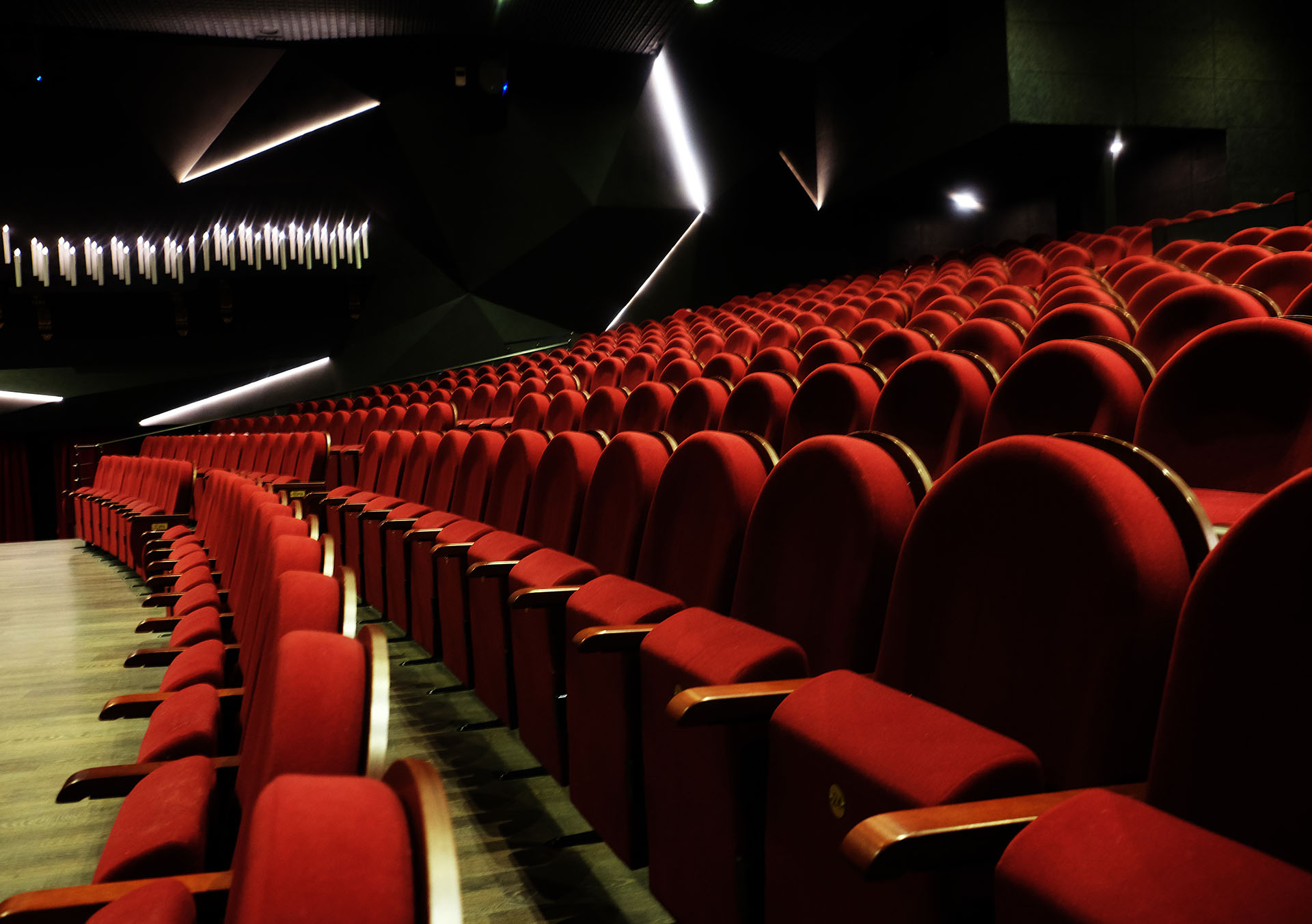 numbered-theater-chairs-with-red-velvet
